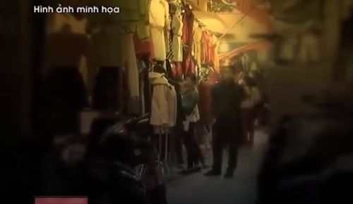 Tại thị trấn Đồng Đăng, tỉnh Lạng Sơn trong khi chị H. đang đi mua quần áo tại khu chợ thì hắn gọi điện cho đồng bọn ở bên kia biên giới về Việt Nam để đón người. Nhận thấy sự bất thường khi An liên tục nghe điện thoại đặc biệt là những biểu hiện của an suốt dọc đường đi, lợi dụng cơ hội An không để ý H. đã bỏ trốn.