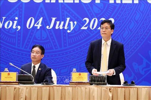 Thứ trưởng Bộ Ngoại giao Hà Kim Ngọc trả lời câu hỏi của phóng viên các cơ quan thông tấn, báo chí trong nước và quốc tế. Ảnh: Phạm Kiên/TTXVN