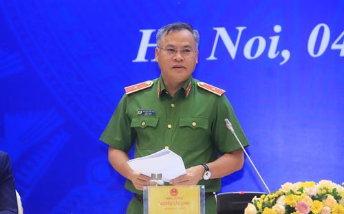Thiếu tướng - Thứ trưởng Bộ Công an Nguyễn Văn Long thông tin tại họp báo.