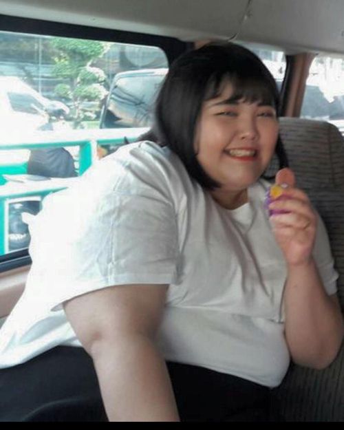 Yang Soo Bin, sinh năm 1994, được xem là một trong những mukbang đời đầu của xứ kim chi. Cô nàng được yêu mến nhờ vẻ mũm mĩm, đáng yêu cũng như luôn thoải mái thưởng thức các món ngon mà không màng tới cân nặng. Tuy nhiên, cũng bởi lý do đó, cân nặng của Soo Bin ngày càng tăng. Mức cân đỉnh điểm của cô là 138 kg vào năm 2018.