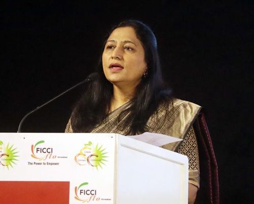  Bà Priti sinh năm 1965 tại thành phố Mumbai và lớn lên ở Ahmedabad (bang Gujarat), trước khi cùng gia đình chuyển đến Mỹ trong vài năm. Gia đình bà có truyền thống kinh doanh. Nhiều thông tin từ phía người thân cho rằng cuộc hôn nhân của bà với doanh nhân Gautam là do các trưởng lão hai bên gia đình sắp đặt. Ảnh: IB Times. 