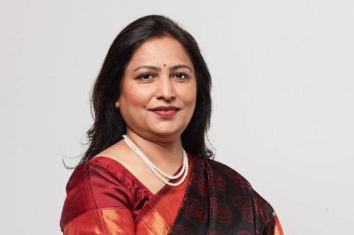  Đến năm 1996, bà Priti được bổ nhiệm làm chủ tịch của Adani Foundation và theo đuổi các hoạt động từ thiện kể từ đó. Khi quỹ được thành lập, số lượng nhân viên chỉ có 2 người. Sau 26 năm, đại diện Adani Foundation tuyên bố quỹ giúp đỡ được 3,2 triệu người hàng năm trên khắp Ấn Độ, thông qua các chương trình về giáo dục, y tế, sinh kế và phát triển cơ sở hạ tầng. Ảnh: Adani. 