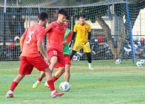  Chỉ cần một sai sót trong hai trận đấu còn lại, U19 Việt Nam sẽ rơi vào thế khó. Cả bốn đội, bao gồm chủ nhà Indonesia (5 điểm) vẫn còn cơ hội đi tiếp khi nhóm phía trên mắc lỗi. 