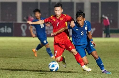 U19 Việt Nam (đỏ) chờ gặp U19 Lào hoặc U19 Malaysia ở bán kết (Ảnh: VFF)