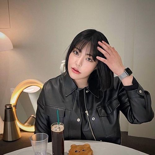  Soobin cũng không còn làm các clip mukbang với lượng thức ăn khổng lồ như trước. Thay vào đó, cô dần chuyển hướng sang làm vlogger lối sống với các video hướng dẫn tập thể dục, ăn kiêng. 