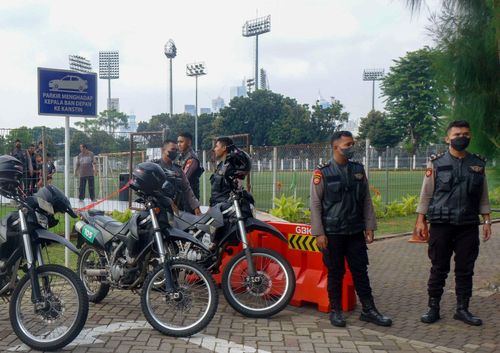  CĐV Indonesia bức xúc trên mạng xã hội lẫn sau khi trận đấu giữa U19 Việt Nam và U19 Thái Lan kết thúc. Họ còn liên tục kêu gào, thể hiện bức xúc trước màn thể hiện của cầu thủ hai đội trong lượt trận cuối bảng B. 