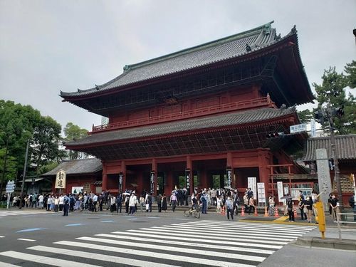 Đông đảo người dân Nhật Bản đã tới viếng cố Thủ tướng Abe Shinzo. (Ảnh: Đào Thanh Tùng/TTXVN)