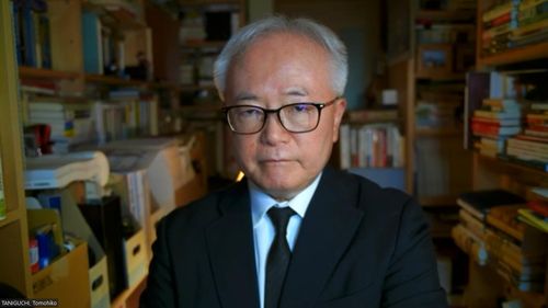  Giáo sư Tomohiko Taniguchi (Trường Cao học Quản lý và Thiết kế Hệ thống thuộc Đại học Keio) trong cuộc trao đổi với Zing vào chiều 12/7. Ảnh: Trần Hoàng. 