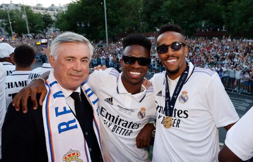  Real Madrid ghi nhận 1,4 tỷ lượt tương tác trong các bài đăng của CLB trên mạng xã hội ở mùa giải 2021/22. Đội bóng thủ đô Madrid đạt thành công ngoài mong đợi ở mùa giải vừa qua, với cú đúp danh hiệu La Liga và Champions League. Tuy nhiên, mức độ phổ biến trên mạng xã hội của "Los Blancos" chưa thể so với Barca hay MU. 