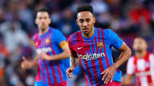  Barcelona chỉ ghi nhận 1,6 tỷ lượt tương tác trong các bài đăng của CLB trên mạng xã hội ở mùa giải 2021/22. Trước khi Ronaldo về lại MU, đội bóng xứ Catalonia là CLB nổi tiếng nhất trên mạng xã hội. 