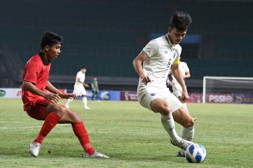 Vượt qua U19 Thái Lan 2-0 trong trận bán kết, các cầu thủ U19 Lào (áo đỏ) lần đầu tiên giành quyền vào chơi trận chung kết U19 Đông Nam Á.