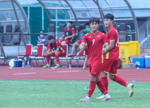 Quốc Việt có 5 bàn thắng tại giải, giành danh hiệu Vua phá lưới (Ảnh VFF).