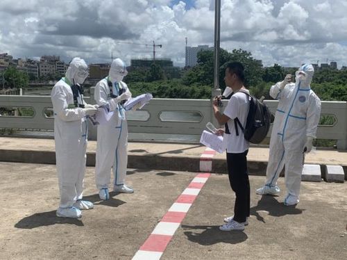 Bàn giao đối tượng truy nã cho Công an TP Đông Hưng, Trung Quốc.