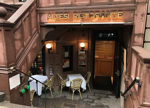 Nhà hàng Altesi Ristorante - nằm cách nhà của Ivana chỉ ít phút đi bộ. Ảnh: DM