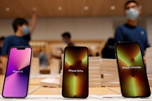  Nhu cầu với iPhone 13 vẫn cao dù sắp hết vòng đời. Ảnh: Reuters. 