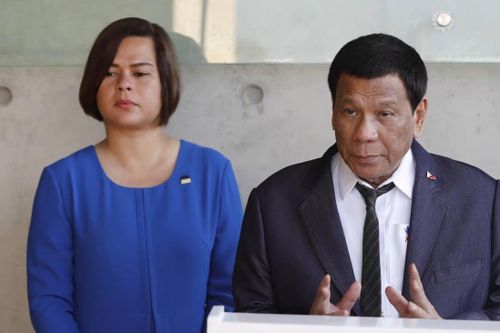 Bà Sara được cho là không muốn chiến thắng nhờ cái bóng của ông Duterte. Ảnh: SCMP.