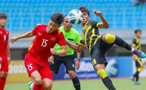 U19 Việt Nam (trái) sẽ tái đấu đương kim vô địch Đông Nam Á - U19 Malaysia tại giải quốc tế tổ chức ở Bình Dương vào tháng 8 tới