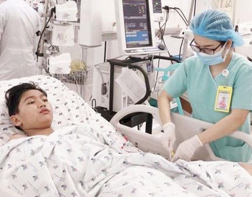 Bệnh nhi từng nguy kịch do bị sốt xuất huyết hồi phục kỳ diệu.