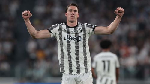 Juventus đã có Vlahovic trẻ trung hơn Ronaldo nhiều