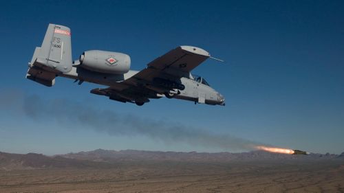 Hệ thống tên lửa phòng không Buk, Tor, Pantsir và các máy bay chiến đấu MiG cũng như Sukhoi hiện đại của Nga sẽ dễ dàng bắn trúng A-10. Trước thực tế trên, Ukraine muốn có được những phi đội tiêm kích F-15 hoặc F-16 của Mỹ.