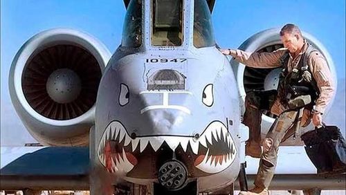 Ông Sakshi Tiwari lưu ý rằng Mỹ đang xem xét khả năng chuyển giao máy bay cường kích A-10 Warthog cho Ukraine , mặc dù vậy những chiến đấu cơ với biệt danh "sát thủ diệt tăng" nói trên đã khá cũ.