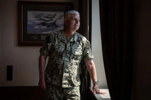  Chuẩn đô đốc R. Duke Heinz, Giám đốc hậu cần Bộ Tư lệnh châu Âu của Mỹ. Ảnh: New York Times. 
