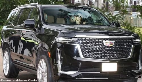 Ronaldo vẫn tập luyện ở Carrington trong lúc tìm kiếm bến đỗ mới. Ảnh: Daily Mail.