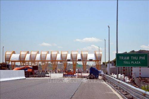 Trạm thu phí trên cao tốc Vân Đồn - Móng Cái (Quảng Ninh). Ảnh: Thanh Vân/TTXVN