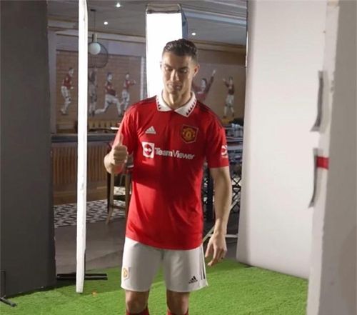 Người hâm mộ có thể không nghĩ ngợi khi nhìn vào biểu cảm này của Ronaldo sao?