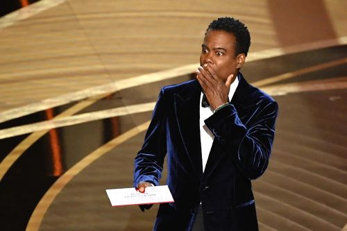  Biểu cảm của Chris Rock sau khi bị Will Smith tát trên sân khấu. Ảnh: AFP. 