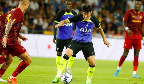 Hàng công Tottenham với Harry Kane lẫn Son Heung-min có ngày thi đấu kém duyên. Đại diện Premier League tung ra tới 10 cú sút nhưng không một lần đưa bóng đi trúng đích. Họ kiểm soát bóng lên tới 65% nhưng bất lực trong việc tìm đường vào mành lưới đối thủ.