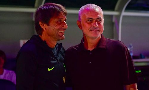 Ngược lại, HLV Antonio Conte và Jose Mourinho có những cử chỉ thân thiện trên băng ghế huấn luyện. Tottenham là đội bóng cũ của Mourinho. "Người đặc biệt" có 17 tháng dẫn dắt "Gà trống". Ông bị sa thải vào tháng 4/2021 ngay trước thềm trận chung kết League Cup với Man City.