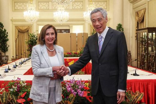 Trong cuộc gặp với bà Pelosi tại Singapore, Thủ tướng Lý Hiển Long nhấn mạnh tầm quan trọng của mối quan hệ ổn định giữa Mỹ và Trung Quốc đối với hòa bình và an ninh khu vực. Ảnh: AFP.