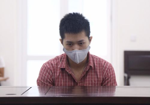 Tháng 5/2020, Huyền cùng các con chuyển đến căn hộ thuê tại phường Quang Trung, quận Hà Đông, chung sống với Phạm Thanh Tùng (SN 1990). Họ có một con chung, sinh tháng 3/2021.Từ tháng 5/2020 đầu năm 2021, khi không có ai ở nhà, Tùng đã nhiều lần khống chế để hiếp dâm cháu B. (con gái của Huyền) và đe dọa cháu không được nói với ai. Ngày 7/10/2021, TAND TP Hà Nội tuyên phạt Tùng 19 năm tù, Huyền 3 năm tù. 