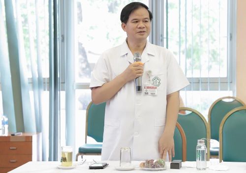 PGS.TS Đào Xuân Cơ - Giám đốc Bệnh viện Bạch Mai phát biểu tại buổi làm việc.