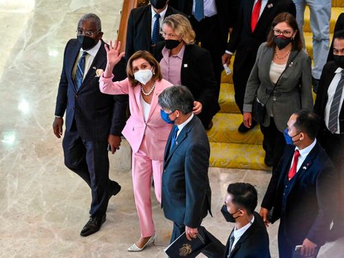 Bà Pelosi trong chuyến thăm đến tòa nhà nghị viện Malaysia hôm 2/8. Ảnh: AP.