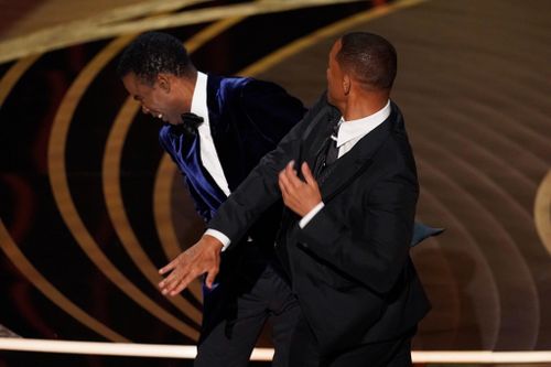 Will Smith tát Chris Rock tại lễ trao giải Oscar. Ảnh: AFP.