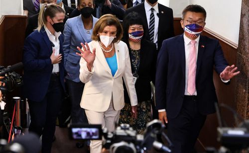  Trước khi gặp bà Thái Anh Văn, bà Pelosi bắt đầu lịch trình ở Đài Loan bằng việc thăm cơ quan lập pháp của hòn đảo. "Chúng tôi đến vì tình hữu nghị với Đài Loan, chúng tôi đến vì hòa bình cho khu vực", bà Pelosi nói trong cuộc gặp với phó lãnh đạo Lập pháp Viện Đài Loan Thái Kỳ Xương. Bà cũng khẳng định “muốn tăng cường các cuộc trao đổi giữa các nhà lập pháp với Đài Loan”. 