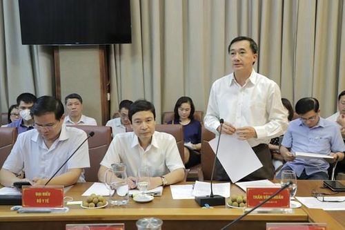 Thứ trưởng Bộ Y tế Trần Văn Thuấn phát biểu tại hội nghị. (Ảnh: PV/Vietnam+)