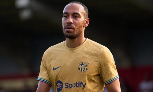 Aubameyang kiên quyết ở lại Barca trong mùa giải 2022/23. Ảnh: Reuters.