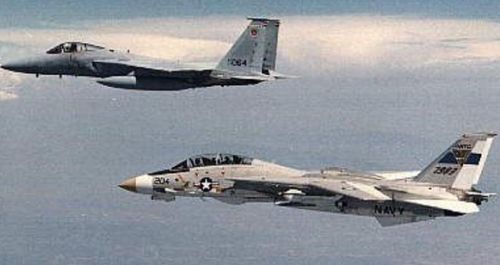 Máy bay chiến đấu F-14 và F-15 (Ảnh: Military Watch Magazine)