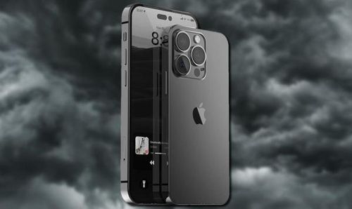 iPhone 14 (màn hình 6,1 inch) và iPhone 14 Max (màn hình 6,7 inch) sẽ có các màu Xanh lục, Tím, Xanh lam, Đen, Trắng và Đỏ; cặp iPhone 14 Pro sẽ có các màu Xanh lục, Tím, Bạc, Vàng và Đen Graphite. Về cơ bản, màu Hồng của iPhone 14 sẽ được thay thế bằng màu Tím, màu Xanh dương Sierra Blue của iPhone Pro sẽ bị loại bỏ để chuyển sang màu Tím.