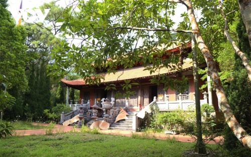Chùa Lôi Âm Thượng đã nhiều lần được trùng tu nhưng vẫn giữ được nhiều nét kiến trúc truyền thống.