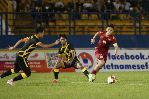 Văn Khang hay Văn Trường sẽ có cơ hội lên chơi ở V.League nếu tiếp tục duy trì phong độ ở các giải trẻ. Ảnh: Nguyên Khang.