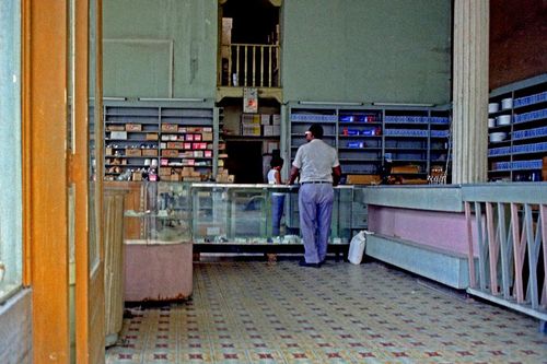 Bên trong một cửa hàng ở Cienfuegos.