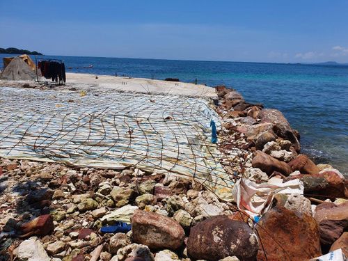 Hòn Mây Rút ngoài đang bị xâm hại nghiêm trọng