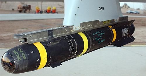 AGM-114 Hellfire có thể được dẫn đường đến tiêu diệt mục tiêu từ bên trong máy bay hoặc bằng laser bên ngoài máy bay.