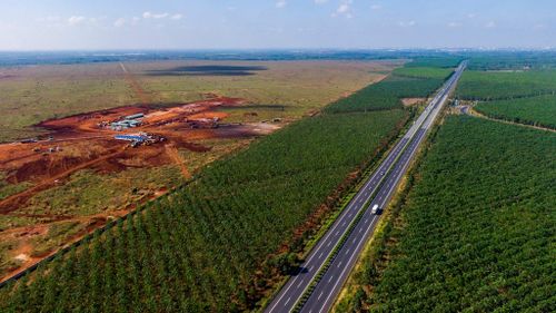  Đường sắt tốc độ cao Bắc - Nam dự kiến có một nhà ga nằm trong sân bay Long Thành. Ảnh: Phạm Ngôn. 