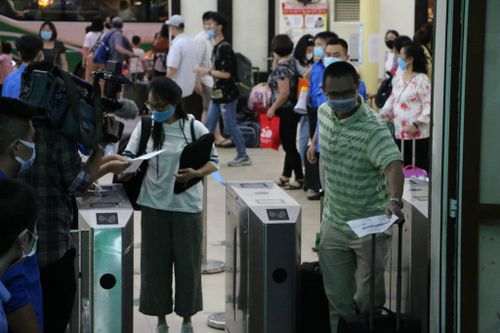 Đường sắt tăng cường các đoạn tàu chặng ngắn. Ảnh: Muôn Năm