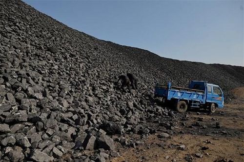 Công nhân làm việc tại mỏ than ở Datong, tỉnh Sơn Tây (Trung Quốc). (Ảnh: AFP/TTXVN)